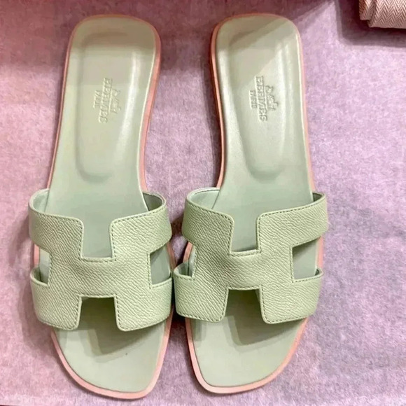 HERMES ORAN SANDALS 
VERT JADE
NEW IN BOX FULL SET - Picture 7 of 11